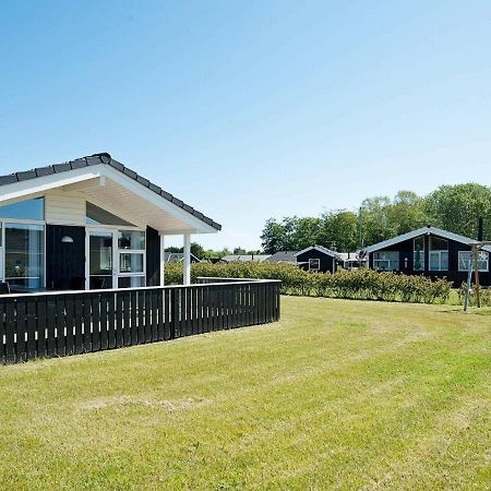 Three-Bedroom Holiday Home In Juelsminde 18 Sonderby  Екстериор снимка