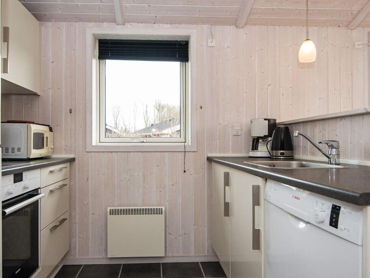 Three-Bedroom Holiday Home In Juelsminde 18 Sonderby  Екстериор снимка