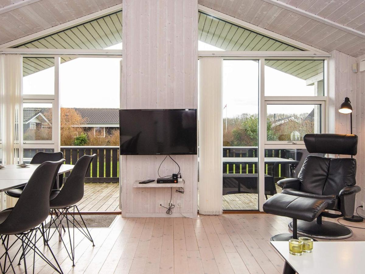 Three-Bedroom Holiday Home In Juelsminde 18 Sonderby  Екстериор снимка
