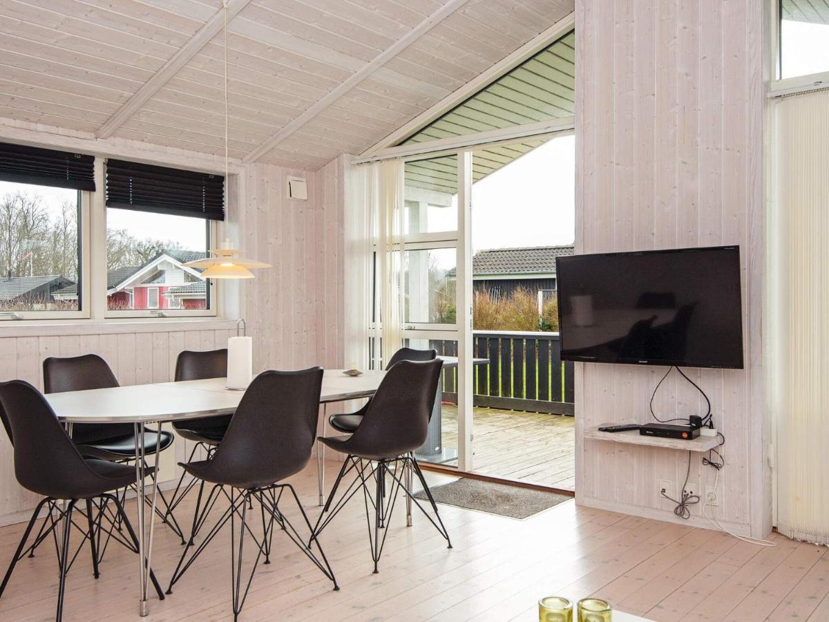 Three-Bedroom Holiday Home In Juelsminde 18 Sonderby  Екстериор снимка
