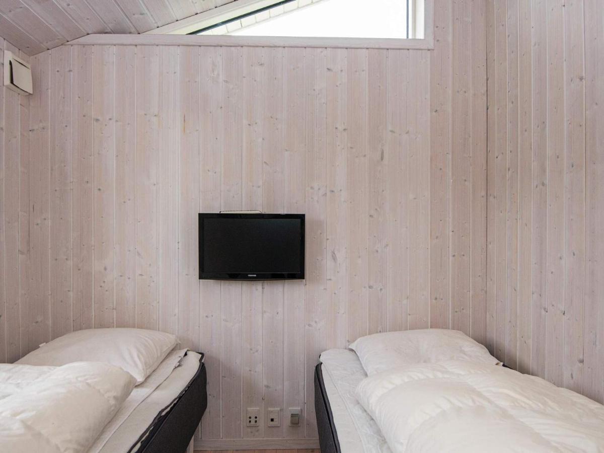 Three-Bedroom Holiday Home In Juelsminde 18 Sonderby  Екстериор снимка