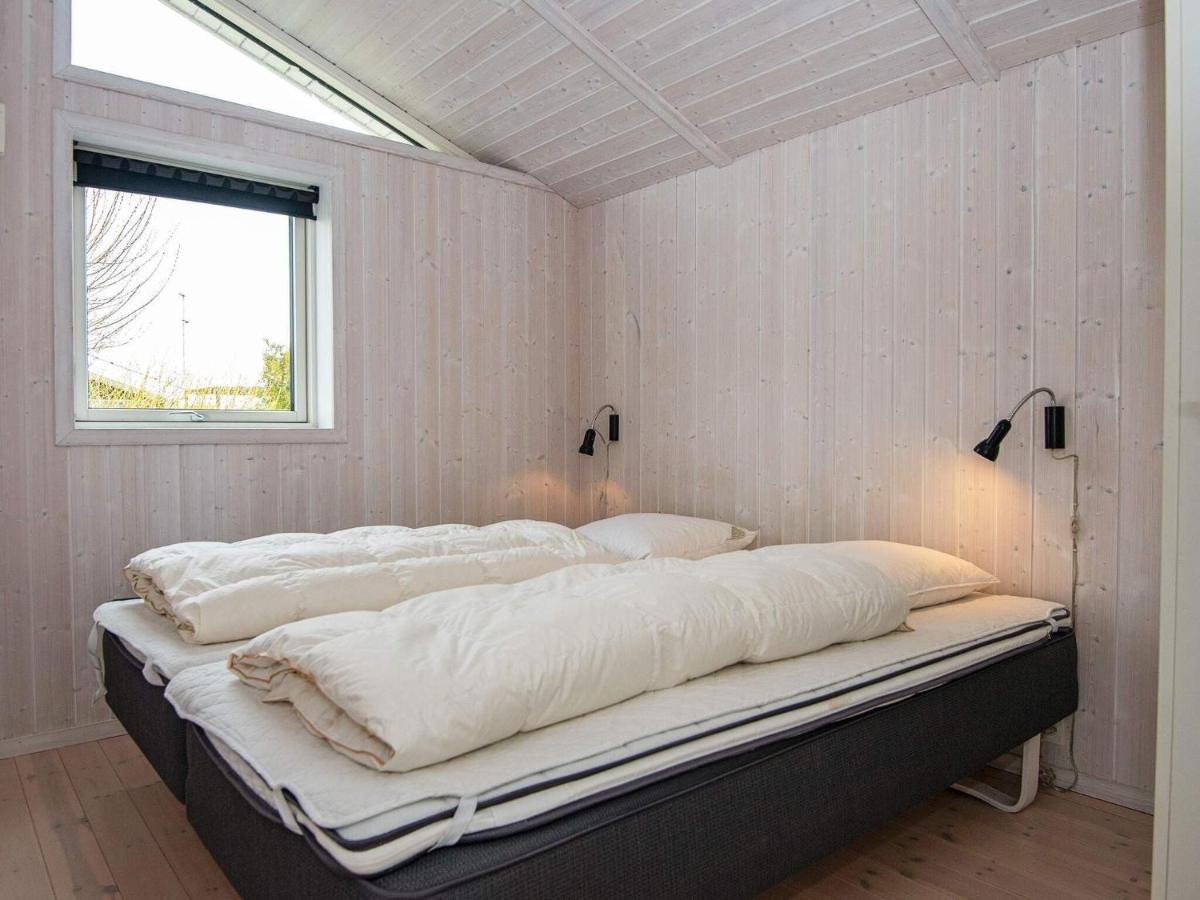 Three-Bedroom Holiday Home In Juelsminde 18 Sonderby  Екстериор снимка